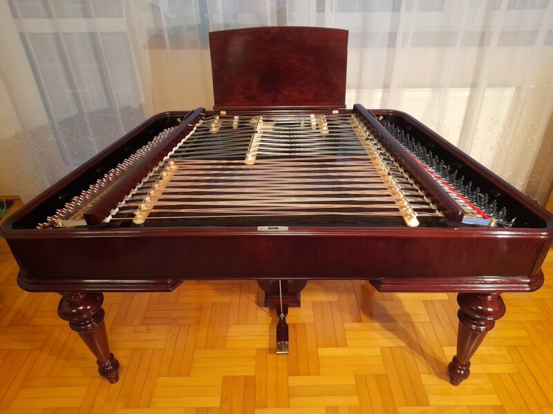 A/4-es cimbalom, sötét mahagóni színben