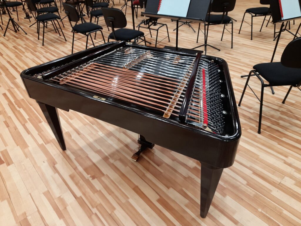 Renewed cimbalom made by Jancsó István in 1975, with open bottom