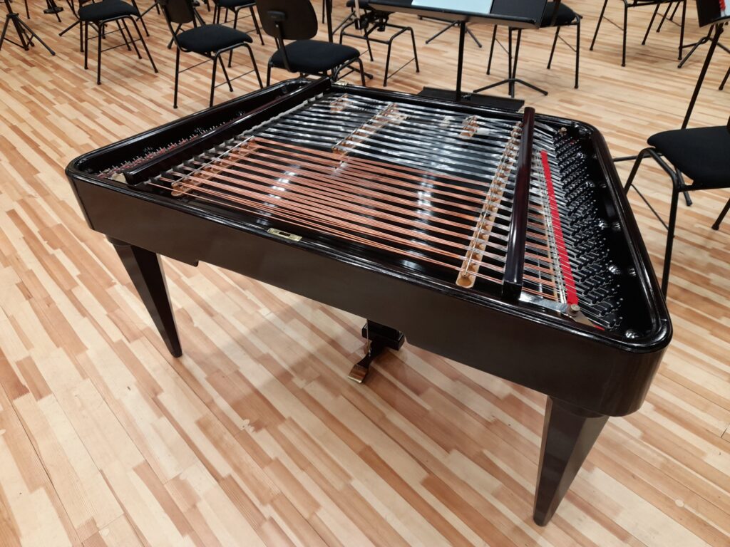 Renewed cimbalom made by Jancsó István in 1975, with open bottom