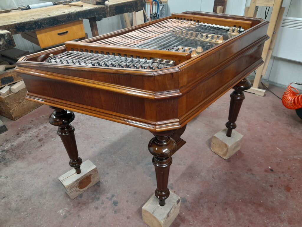Sternberg cimbalom in turn of the 20 th century, renewed to leave in its original state