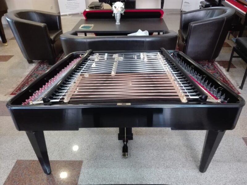 Cimbalom with upper damper system, and with longer pedals in black colour
