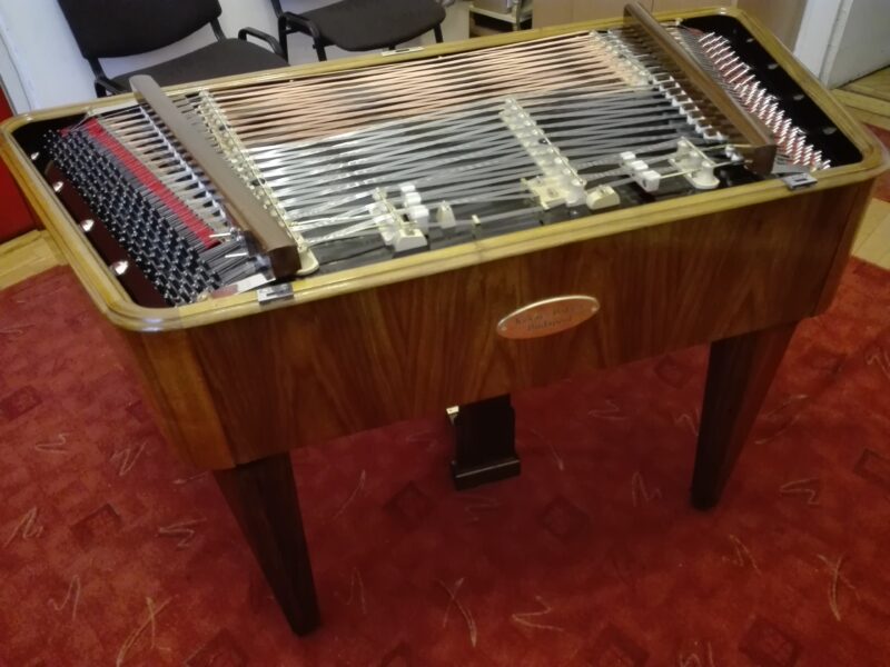 Cimbalom with upper damper system, in walnut colour